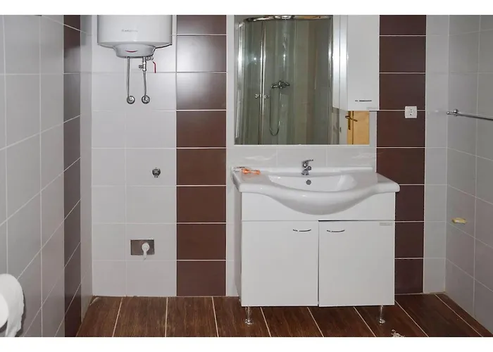 3 Bedroom Awesome In Apartament *